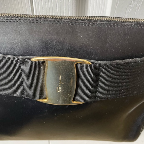 Salvatore Ferragamo Vera Crossbody bag in Black leather - Picture 2 of 10